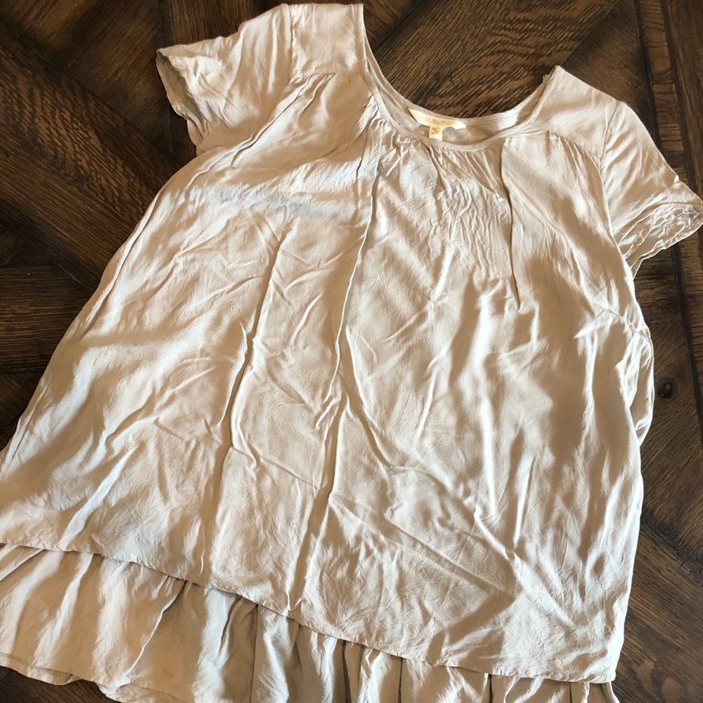 Women’s taupe shirt